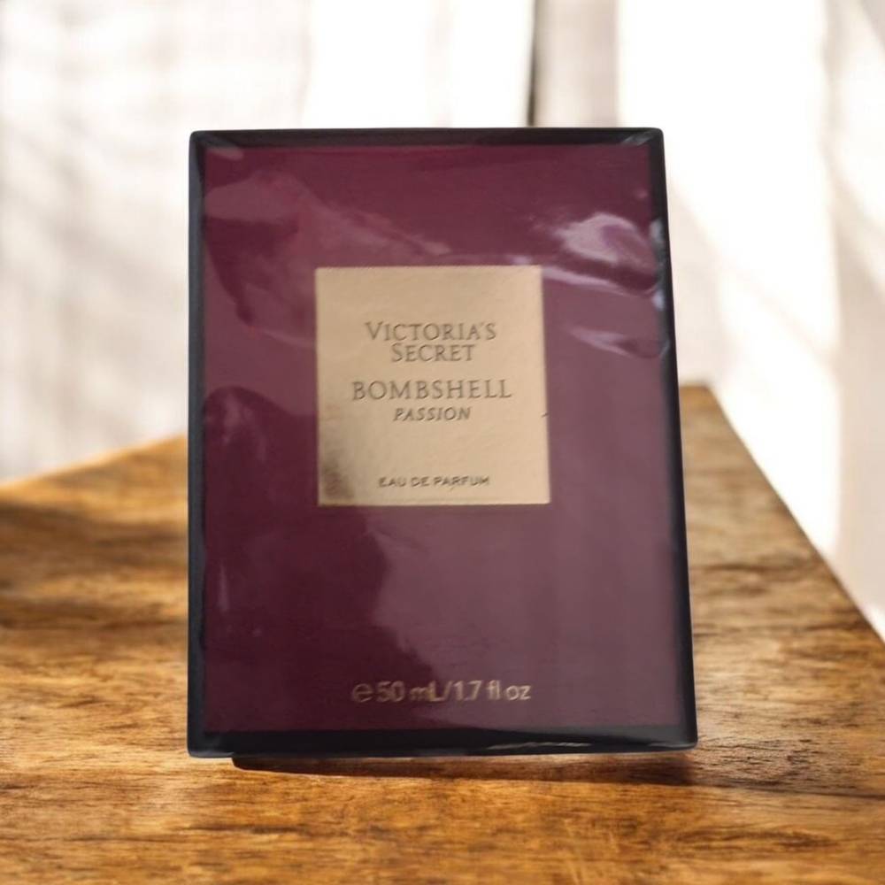 Victoria's Secret Bombshell Passion Eau de Parfum - Deep Purple